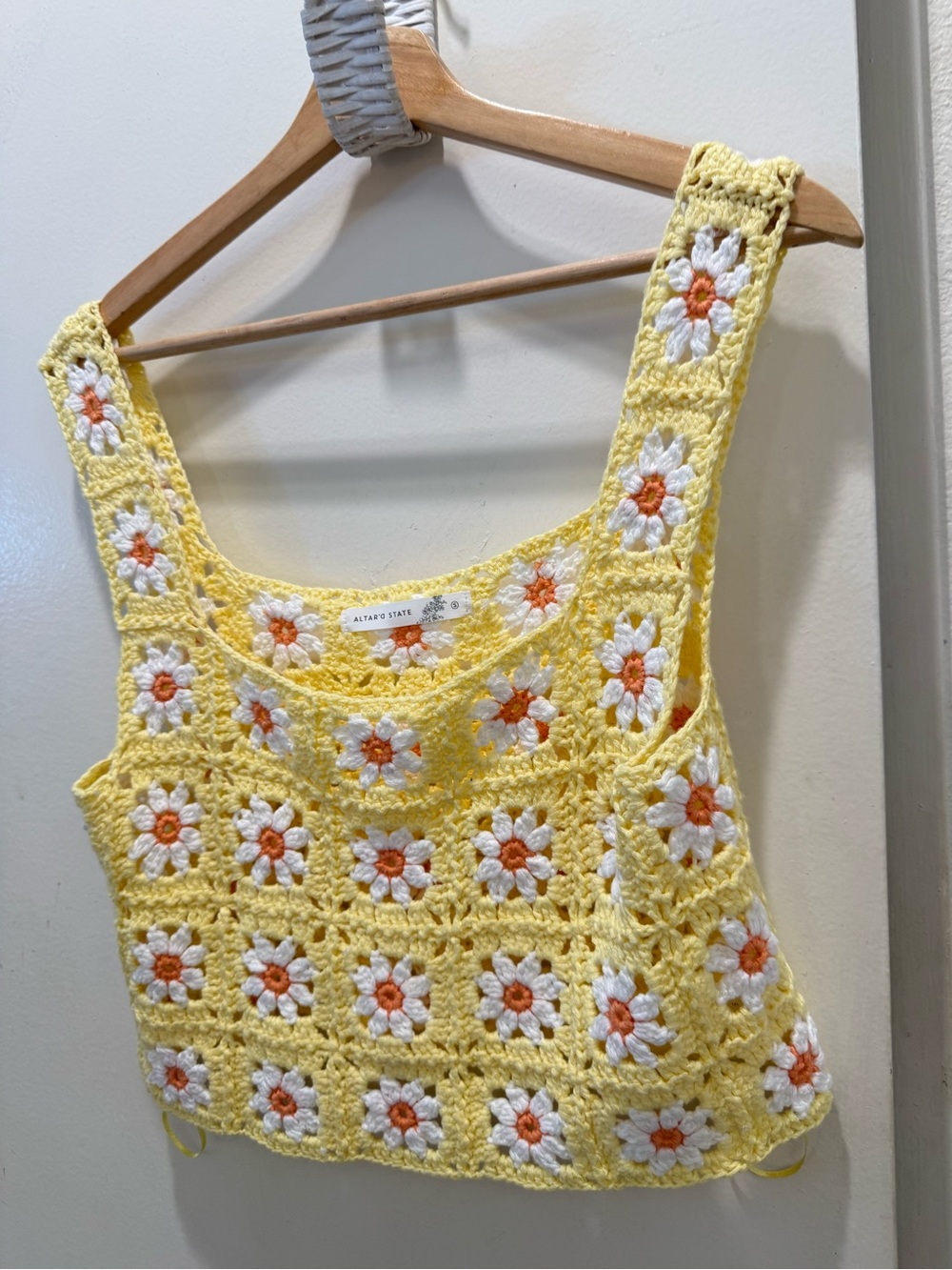 New Altar’s State Yellow Crocheted Daisy Crop Tank Top small - Picture 7 of 10